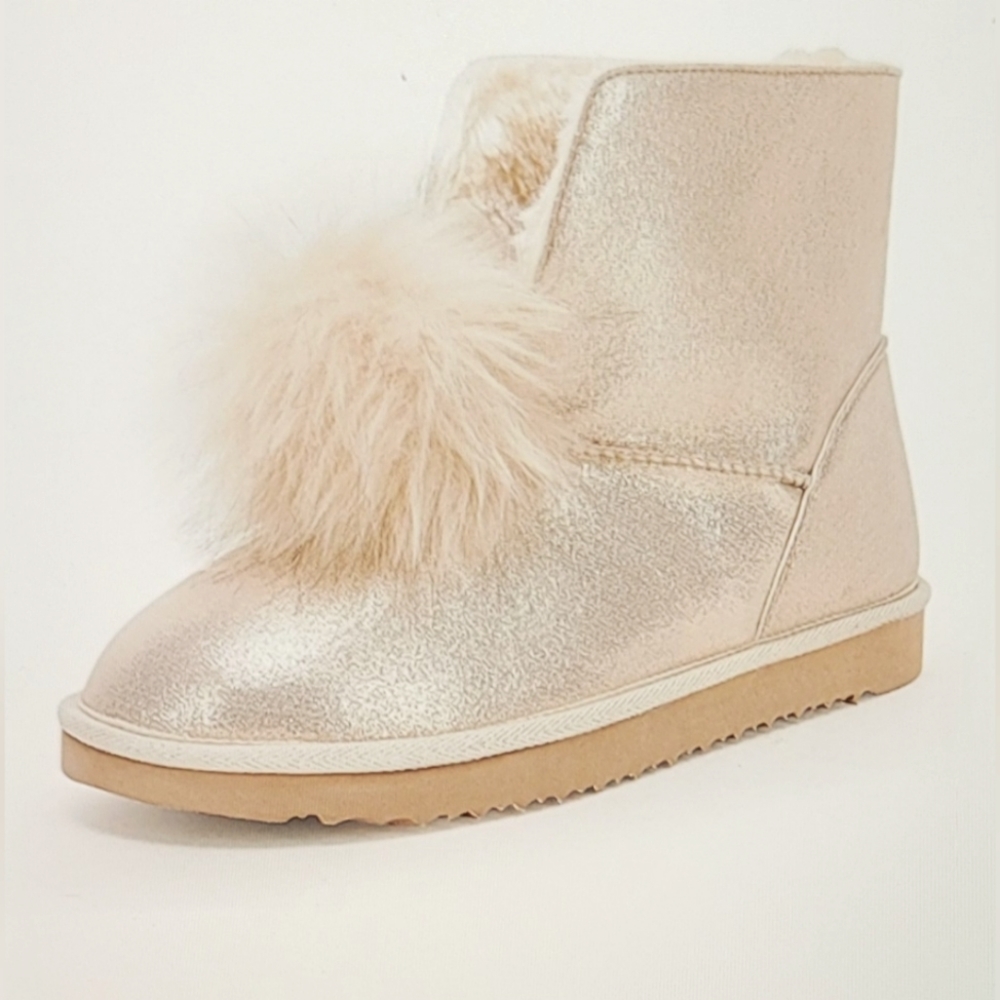 NIB GOLD POM POM FLUFFY FURRY LINED NON SLIP SOLE SIZE 5.5